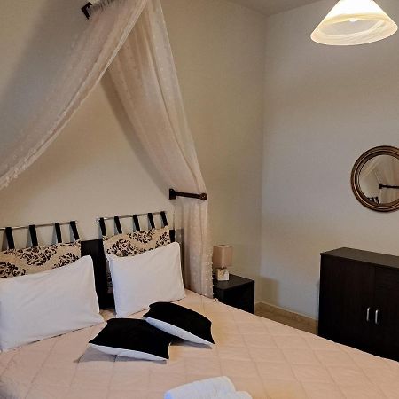 Guesthouse Aelia Káto Loutrákion Dış mekan fotoğraf